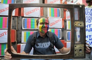 An activist with his painted face takes part in protest against censorship in downtown Kiev, Ukraine, on 26 August 2010, by journalists and artists in front of a court which is hearing a lawsuit on attribution of frequences to two Ukrainian TV channels considered as independent from the ruling party. © Genya Savilov/AFP/Getty Images